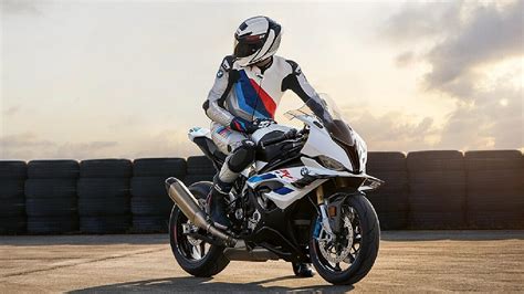 2023 BMW S1000RR unveiled! - BikeWale