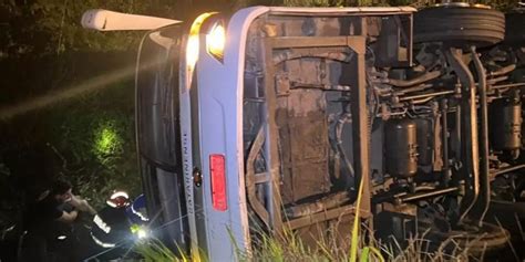 Tragédia Ônibus tomba e sete pessoas morrem na BR 277 Correio dos