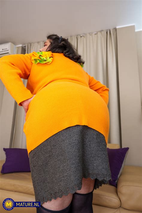 Mature Fatty Edina Flaunts Her Big Booty While Teasing In Stockings CoedCherry