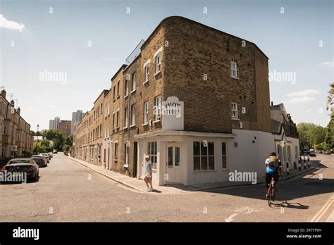 walcot stores corner shop building  walcot square lambeth