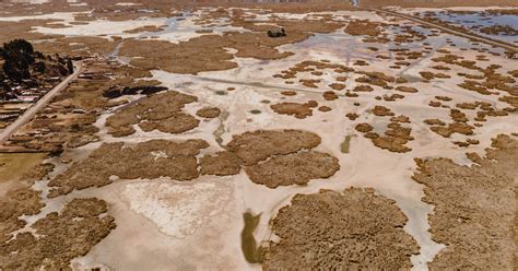 Titicaca La Vida De Millones De Personas Depende De Un Lago Que Se