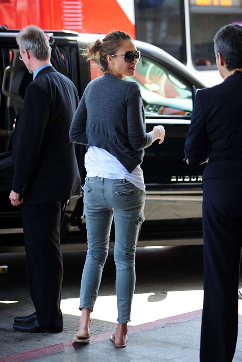 Jessica Alba Downblouse And Very Leggy In Mini Skirt Paparazzi Shoots Porn Pictures XXX Photos