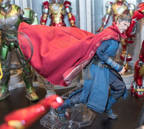 Posed Th Scale Hot Toys Sideshow More Tfw The Boards