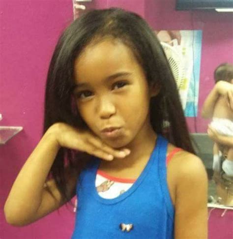 Menina de 7 anos é morta por bala perdida em favela da Maré Brasil