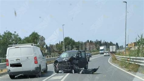 Incidente Stradale Allo Svincolo Di Canne Tra Caulonia E Roccella Ciavula