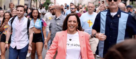 La Vice Presidente Degli USA Kamala Harris Sfila Al Pride Di Washington Gay It
