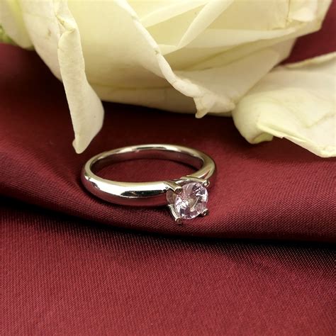 Witgouden Phlox Ring Gezet Met Roze Saffier En Diamant Ct