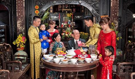 Vietnamese family traditions in the Lunar New Year festival