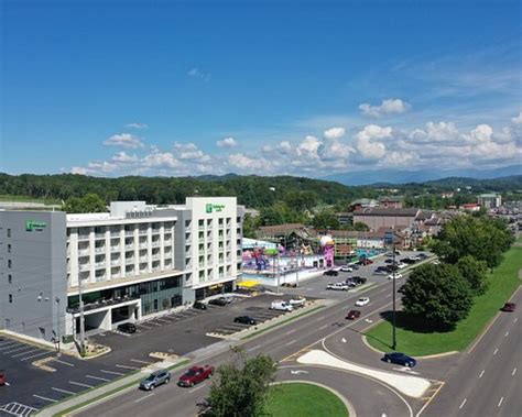 THE 10 CLOSEST Hotels to LeConte Center at Pigeon Forge