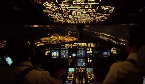 Night Landing - Cockpit view | WordlessTech