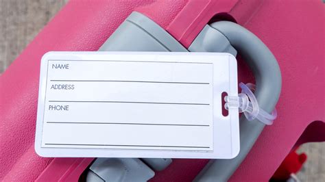 What You Should (And Shouldn't) Put On Your Luggage Tag