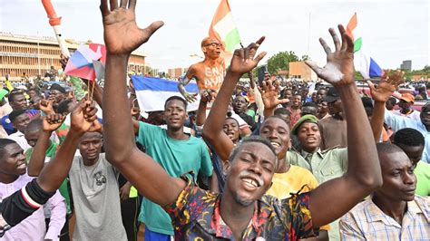 Niger Ecowas Ultimatum Nach Putsch Abgelaufen Demonstranten Feiern