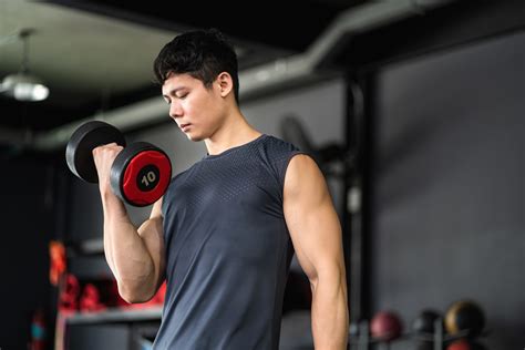 5 Unilateral Exercises: Benefits & Expert Tips | The Output by Peloton