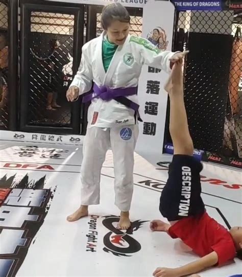 專訪 Mma 綜合格鬥選手魔力小紅吳巧貞：出拳以外，更多時候是承受 陳默安 Unawrites