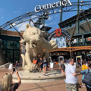 Detroit Tigers Comerica Park - Goofy Faces Caricature Artists