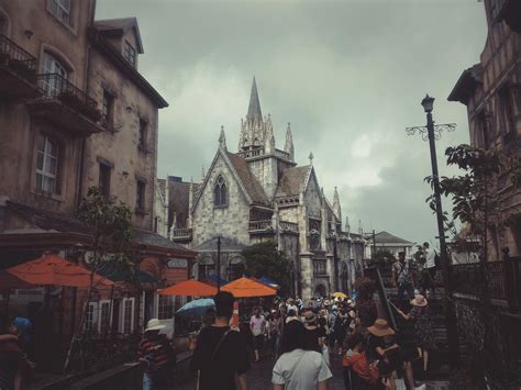 Tourists are gathering outside 225 liberty street nyc for photos 32