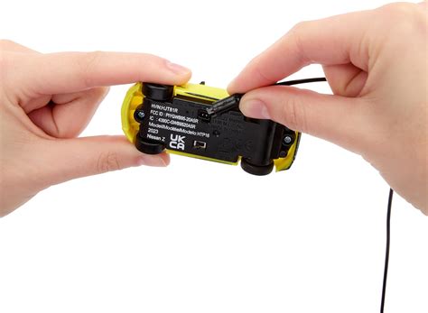 Hot Wheels Coche De Juguete Rc A Escala Control Remoto Nissan Z Para Jugar En Pista O Fuera