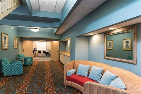 Hampton Inn Indianapolis Downtown Across from Circle Centre in ...