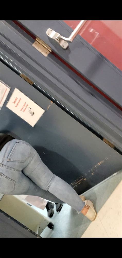 Brunette Milf Big Ass Wide Hips Tight Jeans Forum