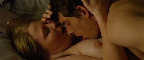 Staying Vertical Nude Pics Page