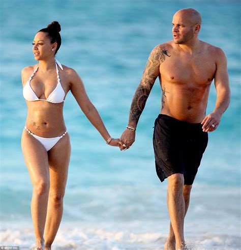 Mel B Shows Off Her Washboard Abs And Ample Curves In White Bikini Daily Mail Online