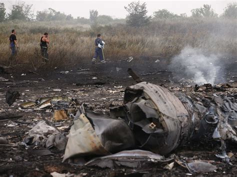 Graphic Photos Wreckage Malaysia Airlines Crash Ukraine Business Insider