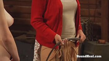 Esclava lesbiana atada y azotada duramente por una señora despiadada XVIDEOS