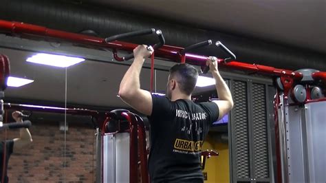 Подтягивания на турнике реверсивные, широким нейтральным хватом ...