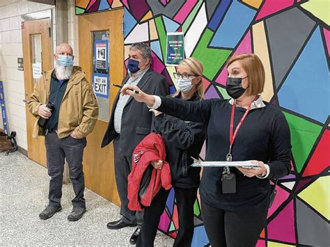 Disaster Preparedness Leaders Tour New Pal High School The Daily