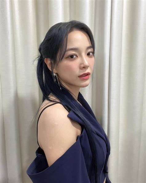 230915 - Official Sejeong Instagram - KBS2 #MusicBank : r/gu9udan