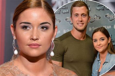 Lily Allen Shames Troll Who Shares Picture Of Her Neatly Trimmed Vagina But Fans Think It S