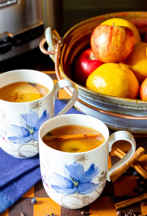 Slow Cooker Hot Apple Cider Wassail Recipe (VIDEO)