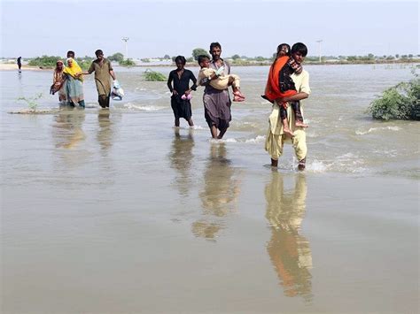 Water Level Begins Receding In Parts Of Sindh The Express Tribune