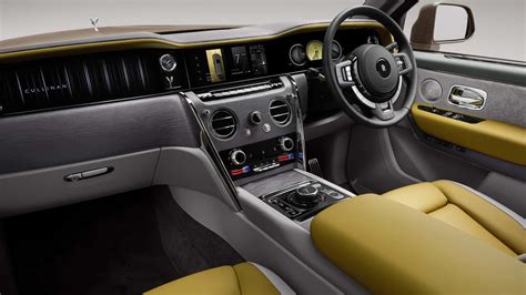 El Rolls-Royce Cullinan mantiene su gran lujo, pero cambia de cara
