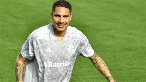 Avaí anuncia a contratação do atacante Paolo Guerrero