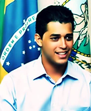 Gospel LGBT Índio da Costa e o jovem gay no banheiro do cinema