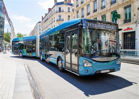 Iveco Bus Presenta El Urbanway Hybrid Gnc De Metros De Longitud