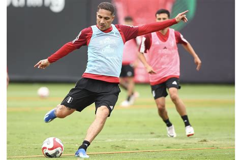 Paolo Guerrero así entrena el goleador para su debut con la U César