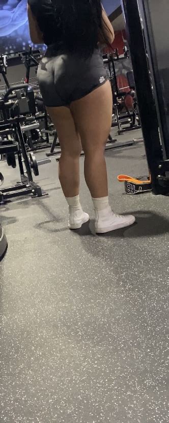 Thick Latina In Booty Shorts Any Advice For Longer Candids Short Shorts Volleyball Forum
