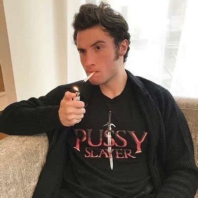 Amatör Porno Sex on Twitter İşte kadın dediğin arkadan böyle oturur https t co z DSBJ Qf