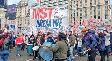 Organizaciones Piqueteras Marchan Al Ministerio De Trabajo