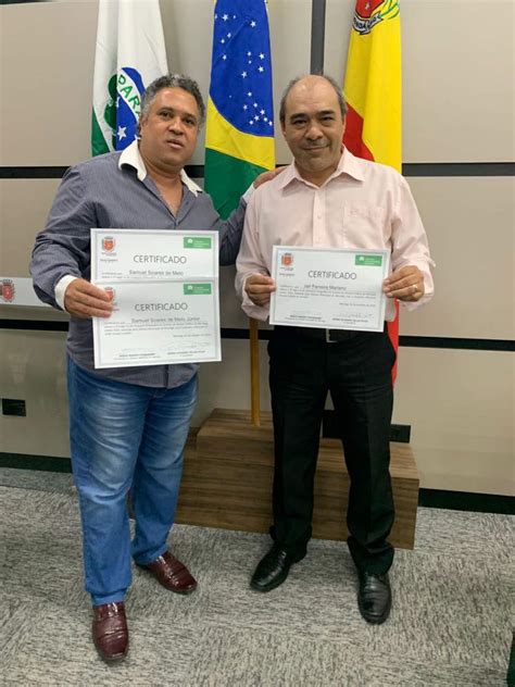 Fotógrafos vencedores de concurso da Câmara recebem certificados