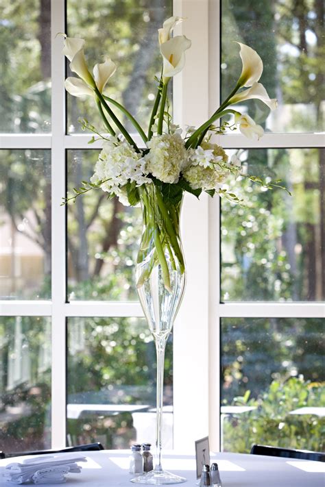 Calla lily floral arrangement | Boda, Manualidades