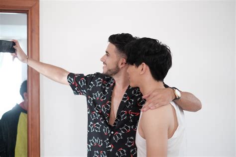 Hot Boy Ng I Y L Ai N M Tay K U C C T Nh C M Trong T P C Bi T