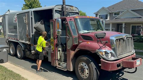 Suburban International Labrie Msl Garbage Truck Packing Out On Recycle