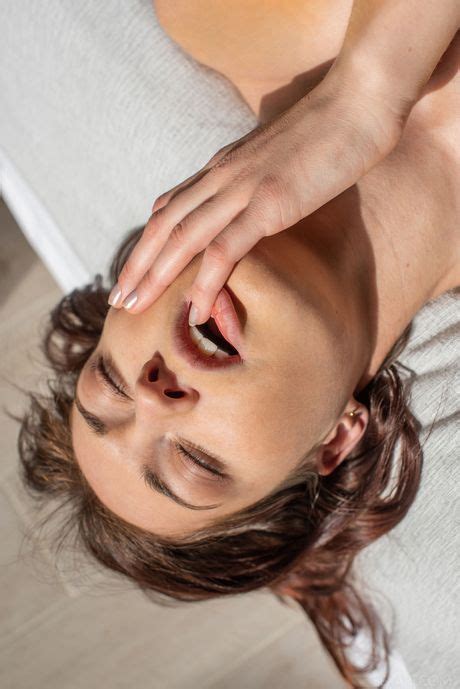 Mina Gets Naked And Fingering Her Pussy In The Nude