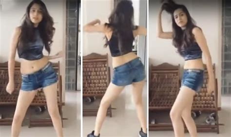 Watch Video Of Hot Indian Girl Dance Video