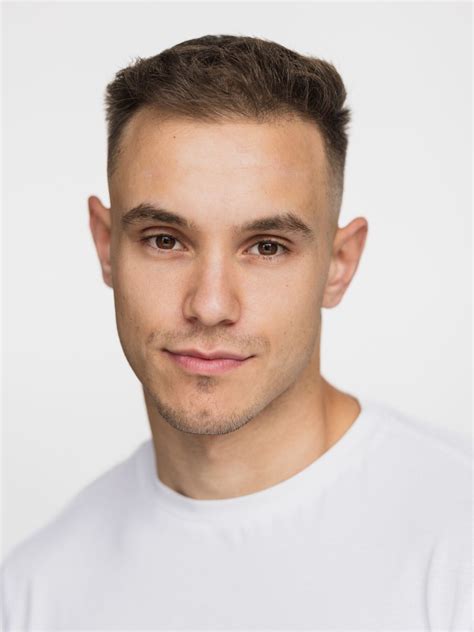 Adrian Ukshini Nachwuchsschauspieler