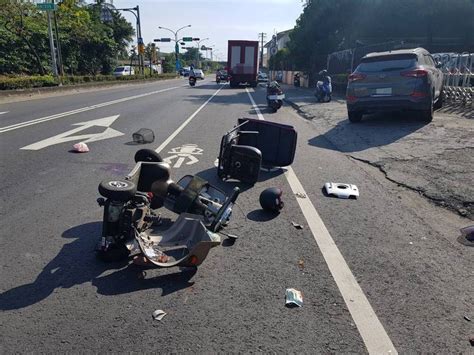 騎車返家過母親節途中車禍 屏東女大生與代步車老翁雙亡 社會 自由時報電子報