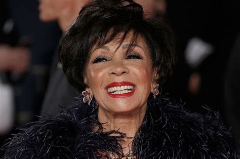Shirley Bassey critical of women doing mens jobs: Women have